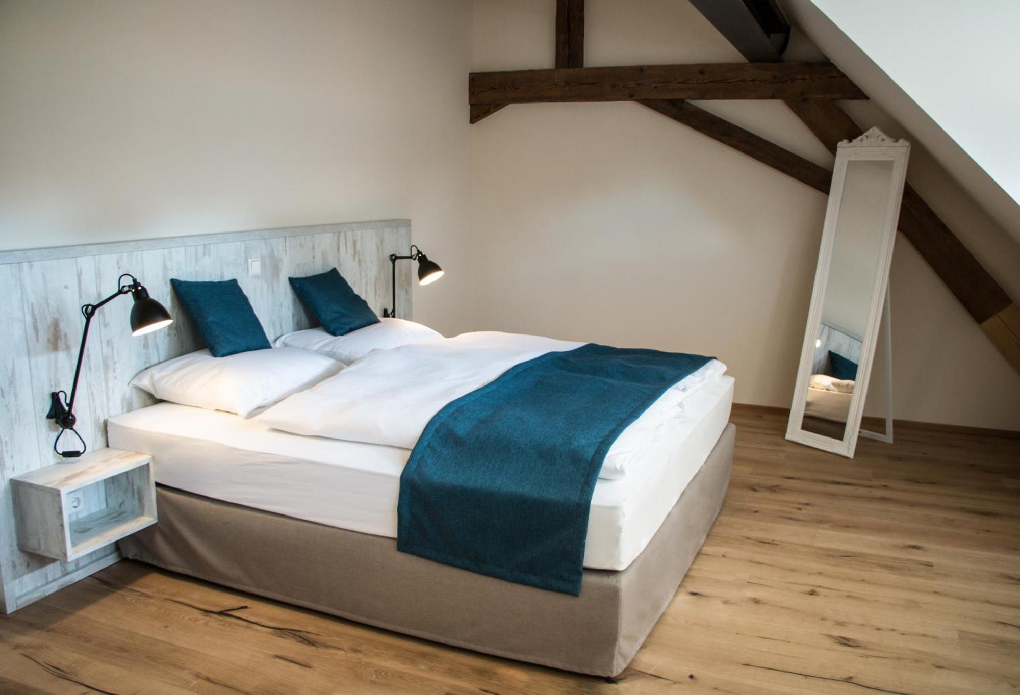 Baumgartners Dreiseithof - Historisch, Modern, Zentral Apartment Бад Кроцинген Стая снимка